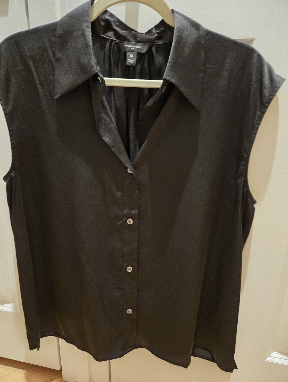 Banana Republic Satin Black Sleeveless Collared Top (Size M)